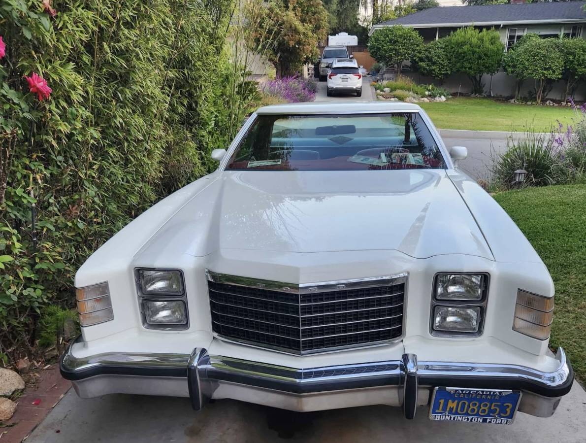 Ford-ranchero-gt-1978-white-4