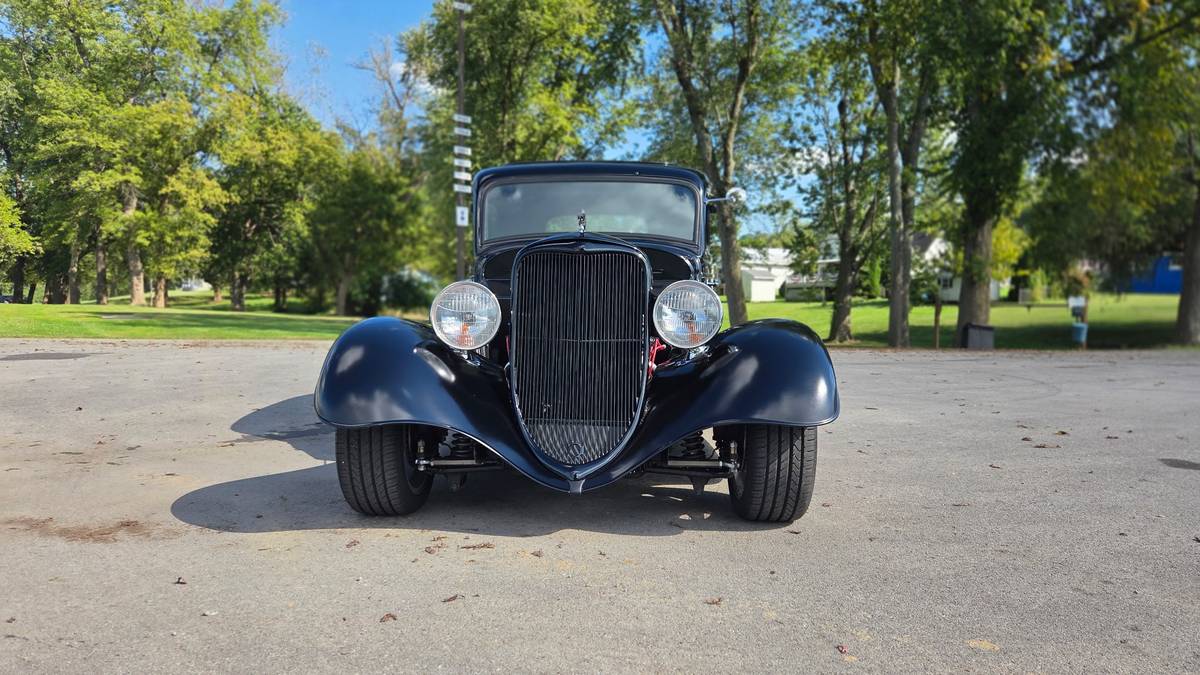 Ford-sedan-1934-black-10