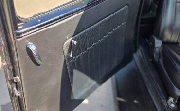 Ford-sedan-1934-black-17