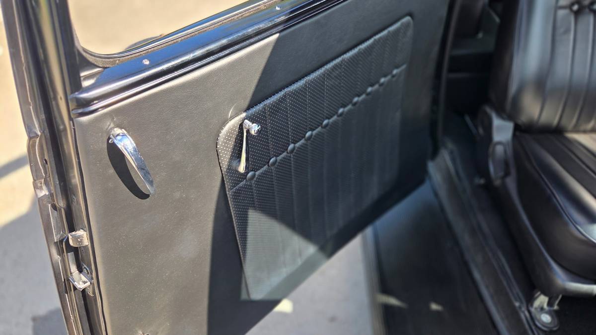 Ford-sedan-1934-black-17