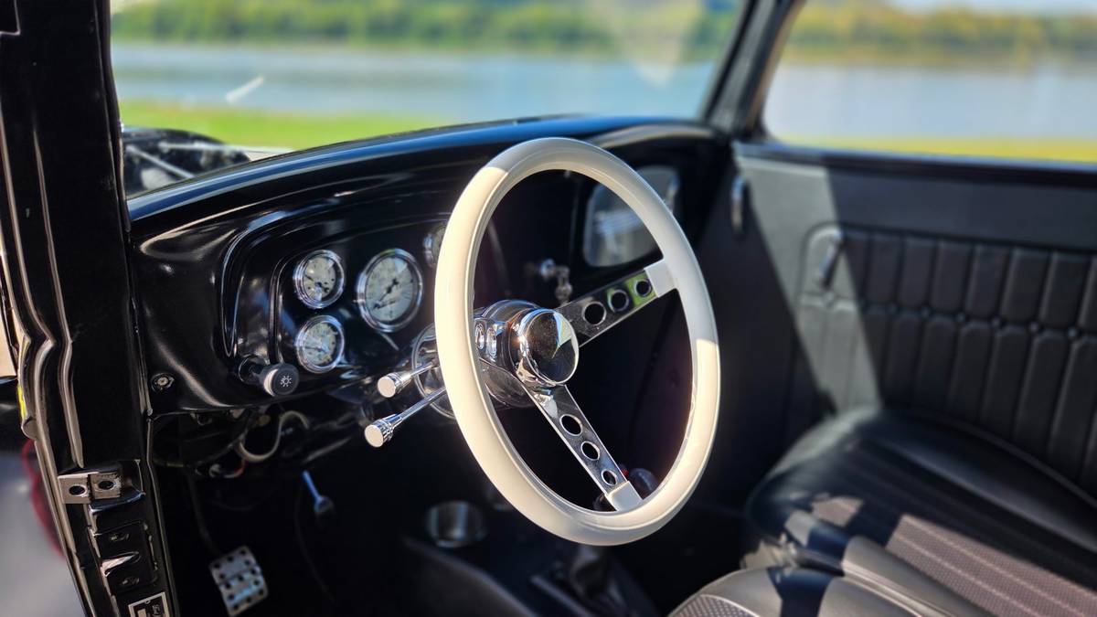 Ford-sedan-1934-black-6