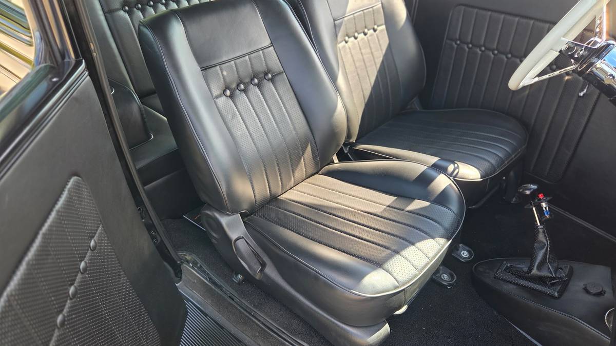 Ford-sedan-1934-black-7