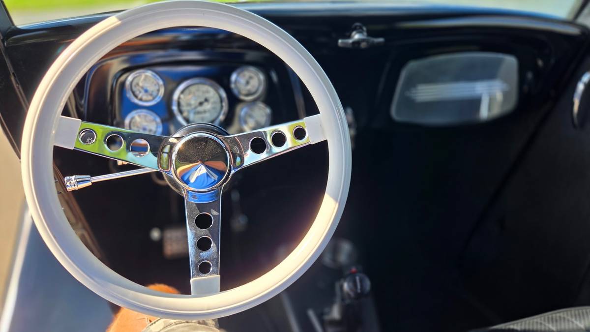 Ford-sedan-1934-black-8