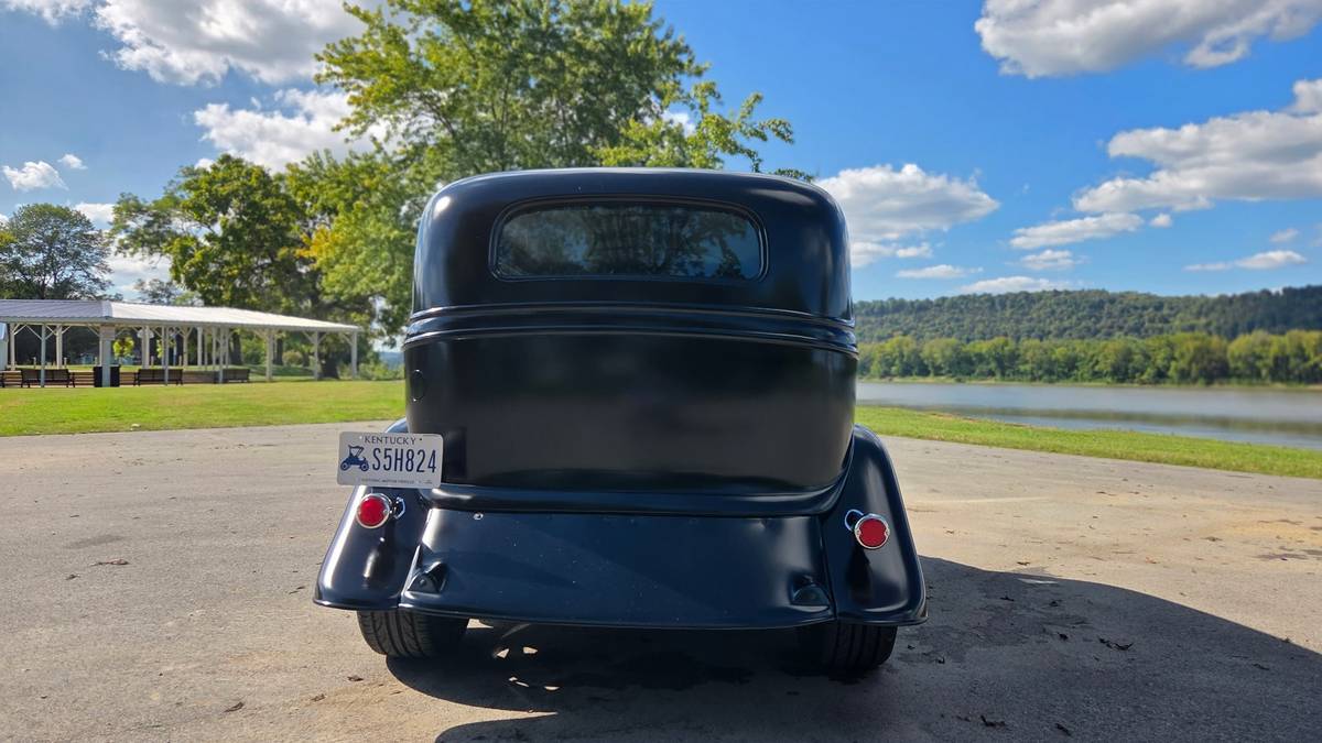 Ford-sedan-1934-black-9