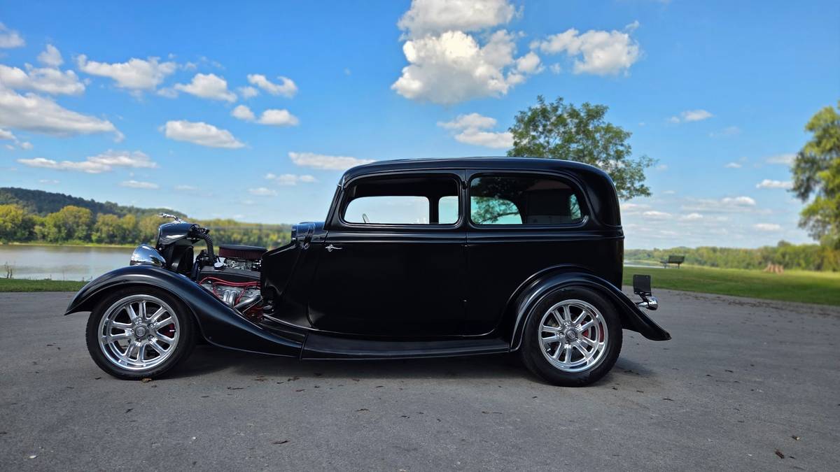 Ford-sedan-1934-black