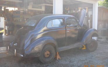 Ford-sedan-1938-green-1