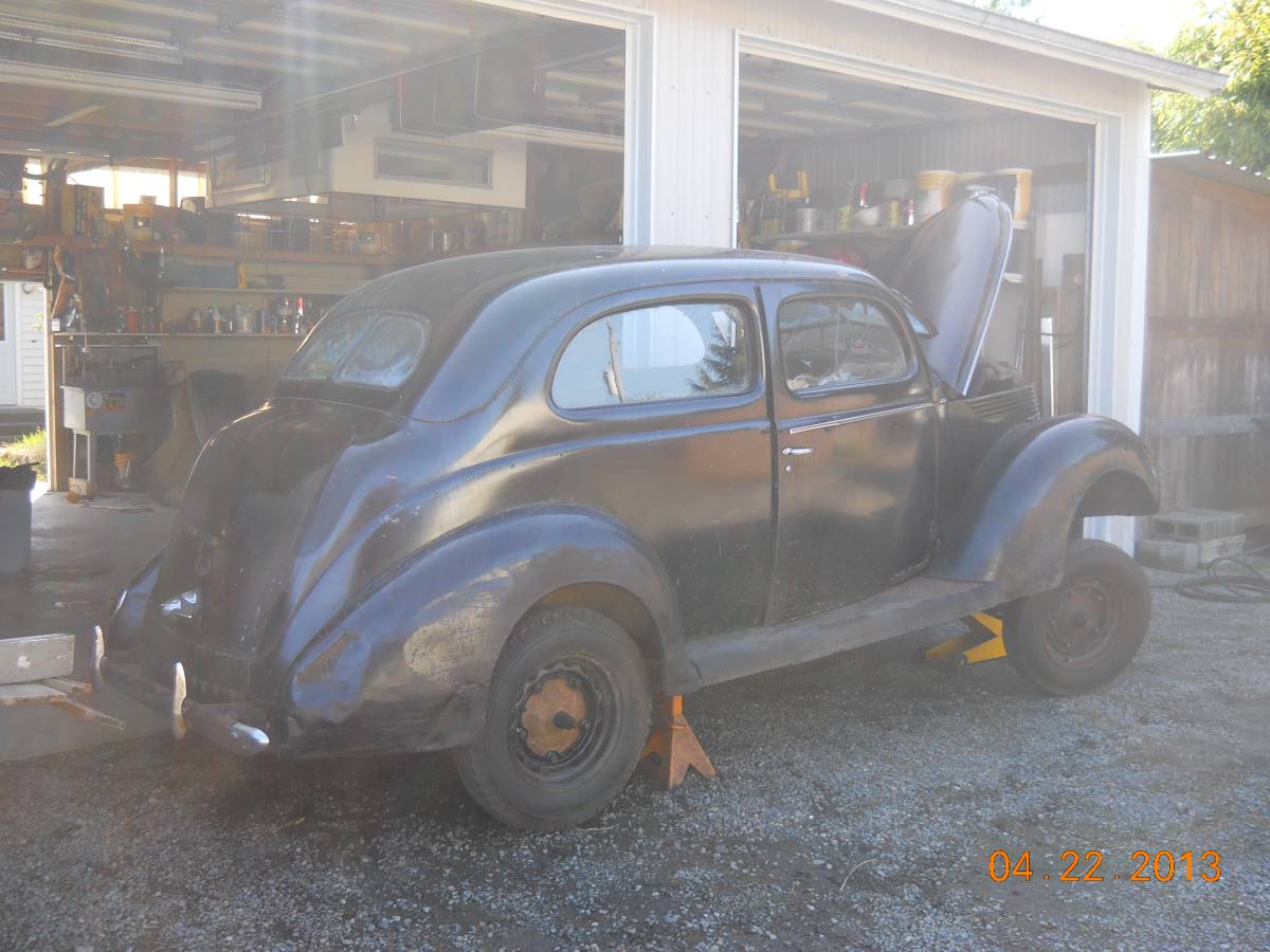 Ford-sedan-1938-green-1