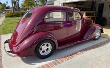 Ford-slant-back-sedan-1937-red-1