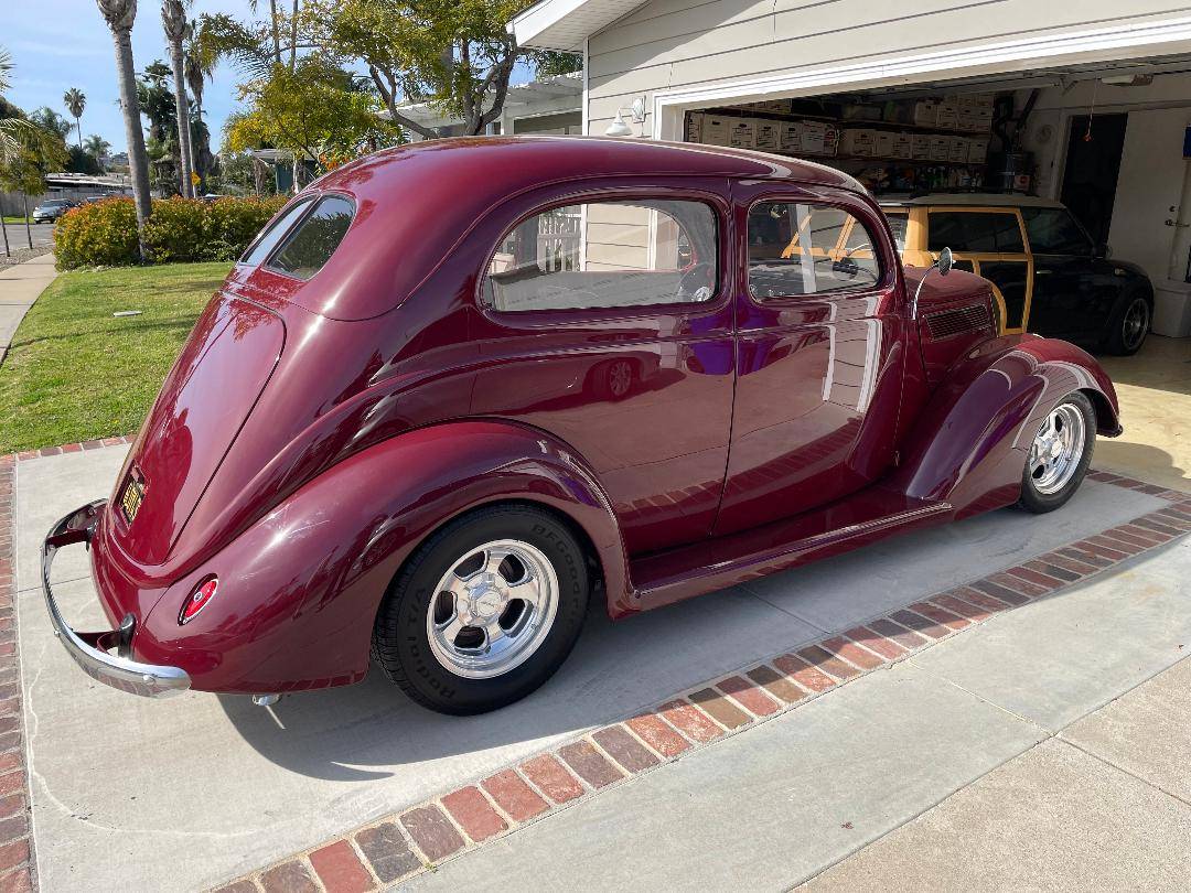 Ford-slant-back-sedan-1937-red-1