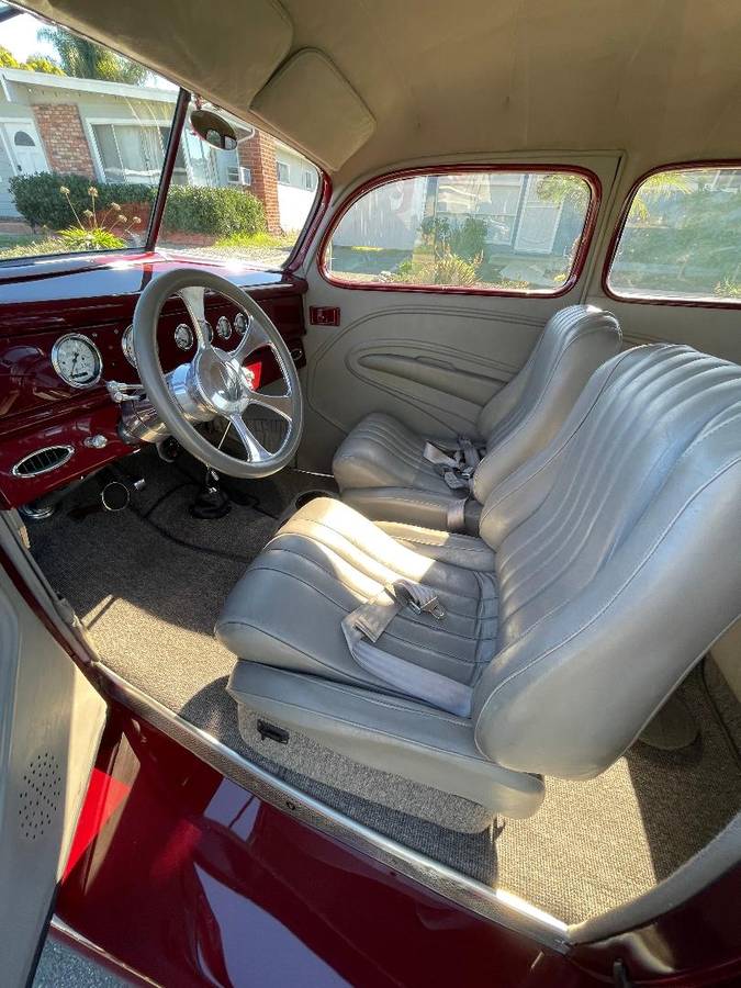 Ford-slant-back-sedan-1937-red-2