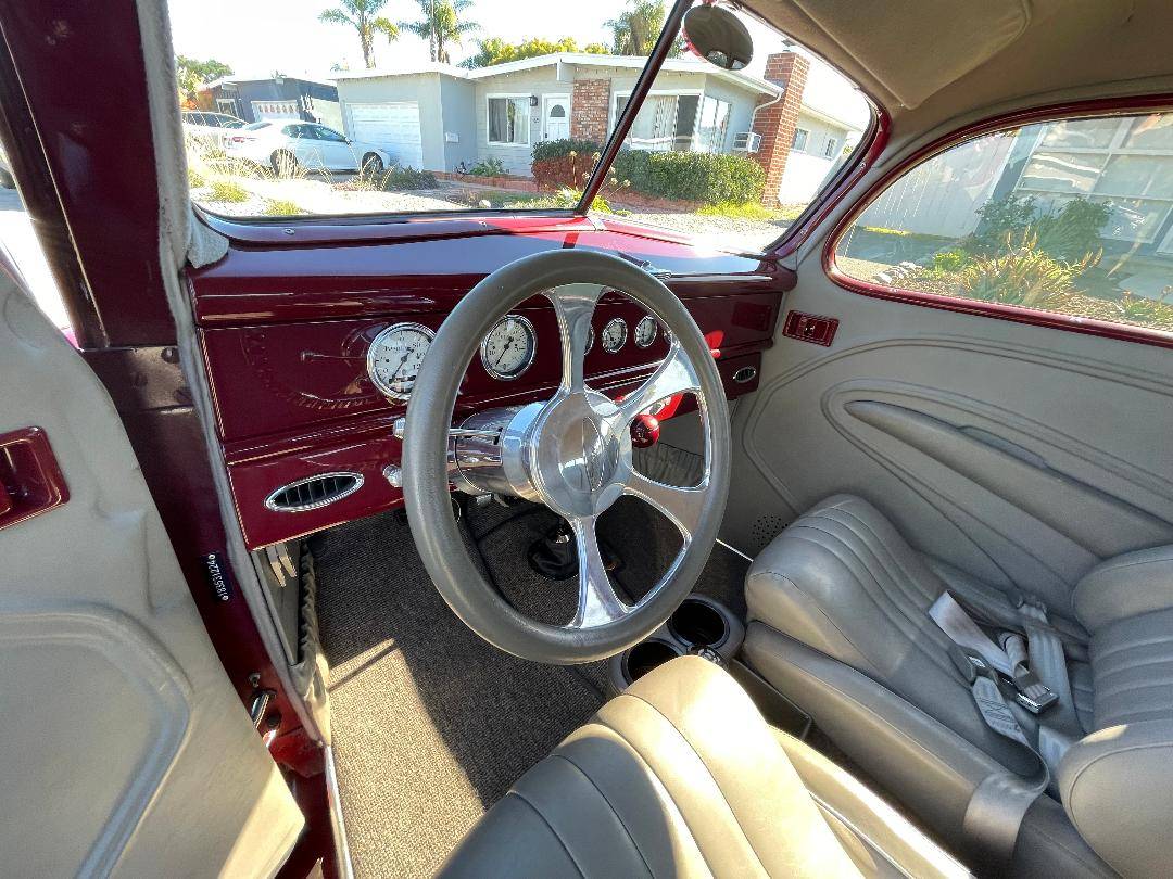Ford-slant-back-sedan-1937-red-3