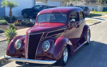 Ford-slant-back-sedan-1937-red