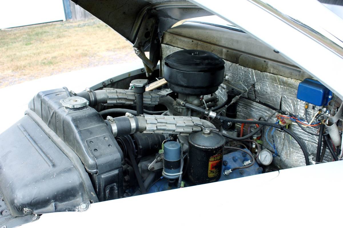 Ford-super-deluxe-coupe-1947-grey-15