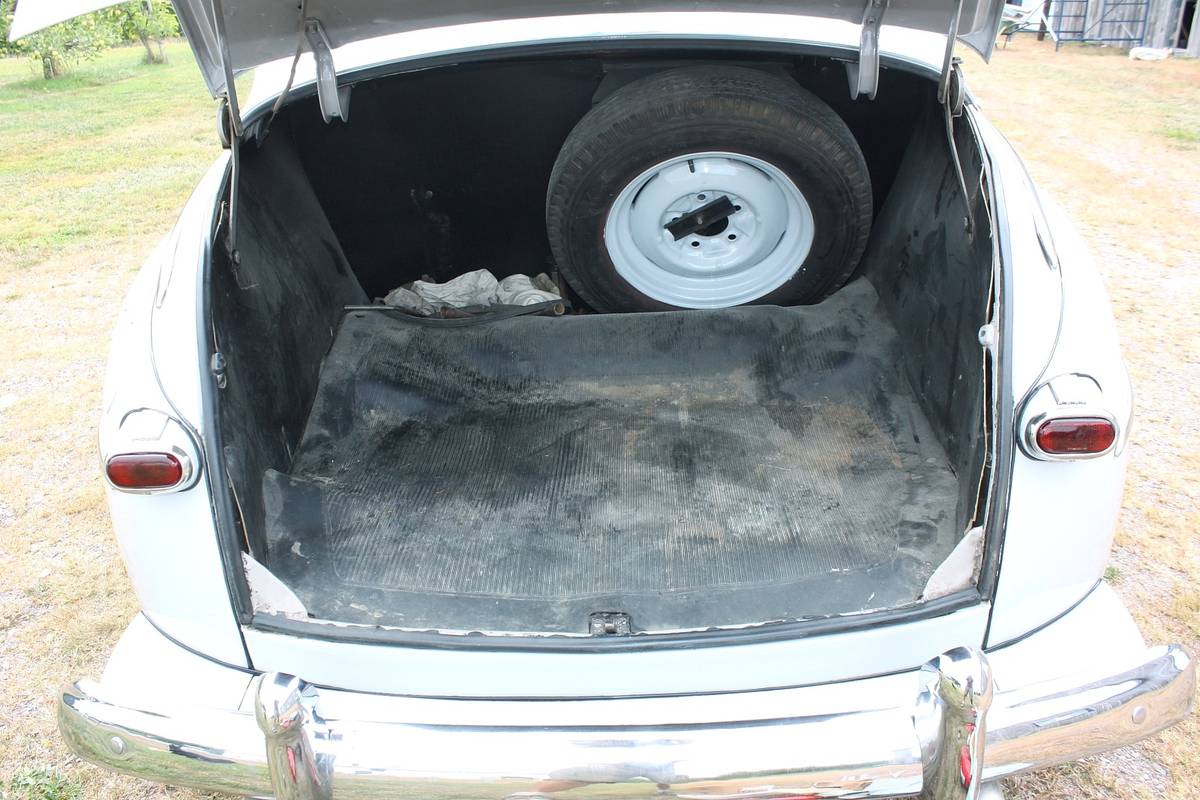 Ford-super-deluxe-coupe-1947-grey-17