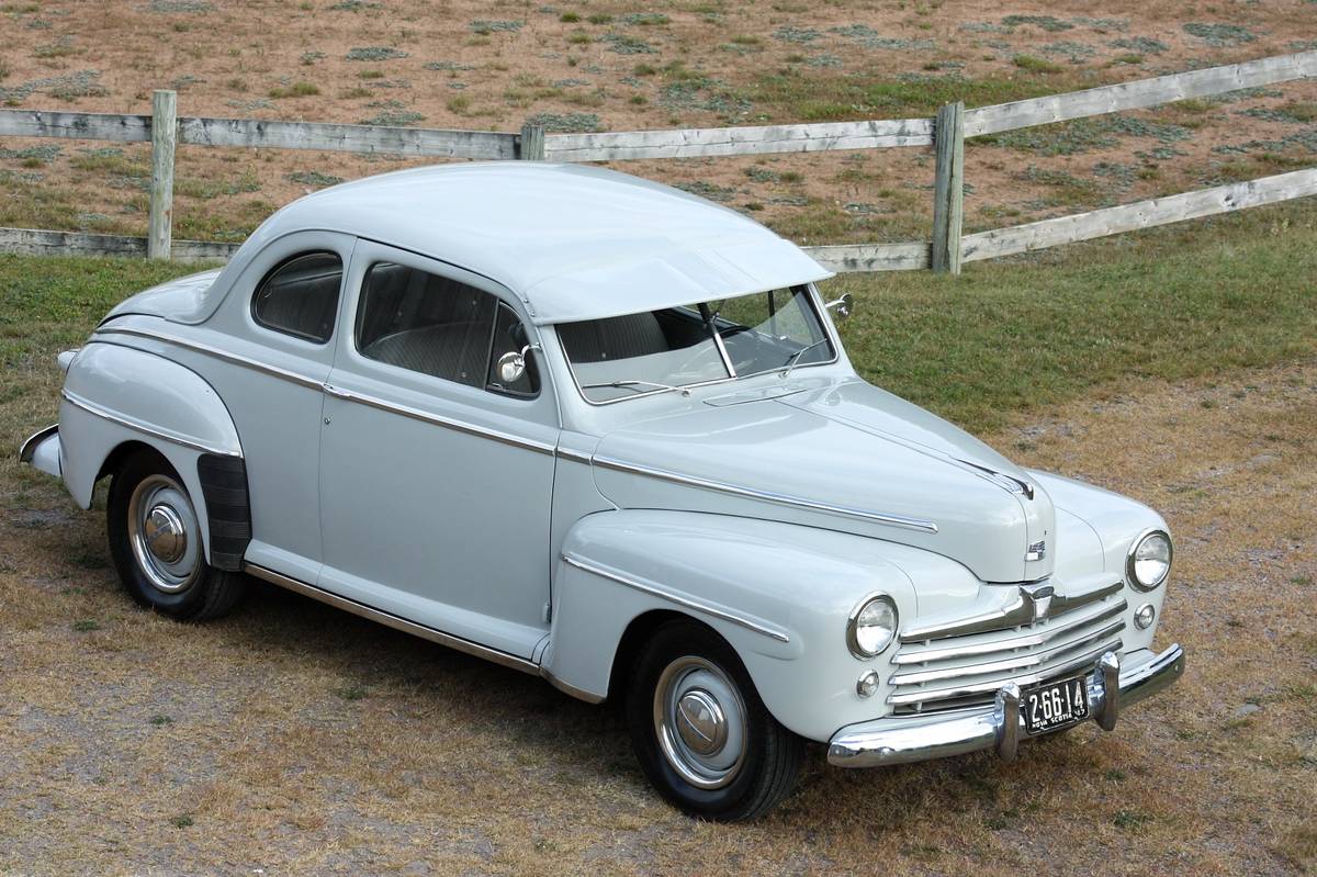 Ford-super-deluxe-coupe-1947-grey-3