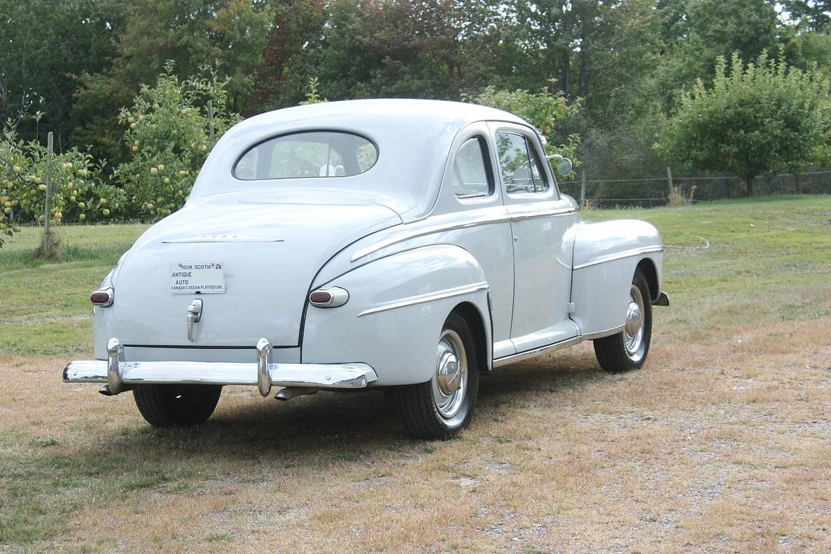 Ford-super-deluxe-coupe-1947-grey-4