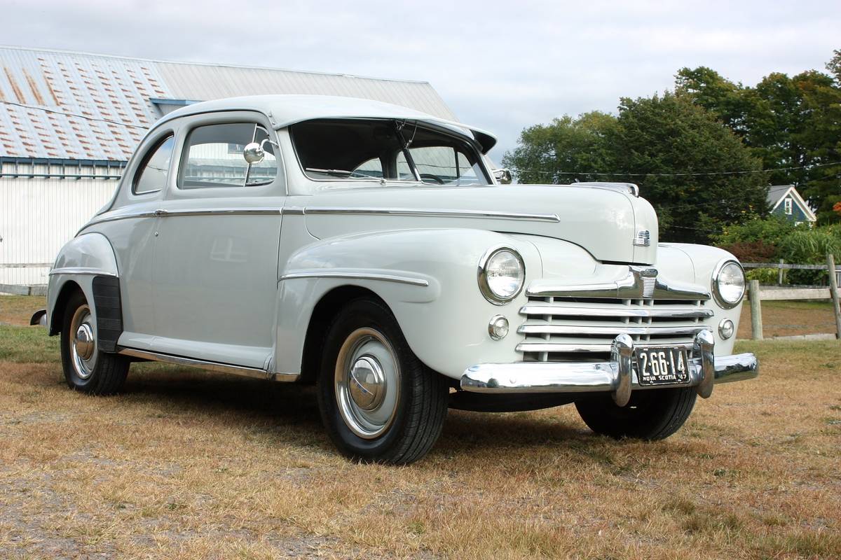 Ford-super-deluxe-coupe-1947-grey-6