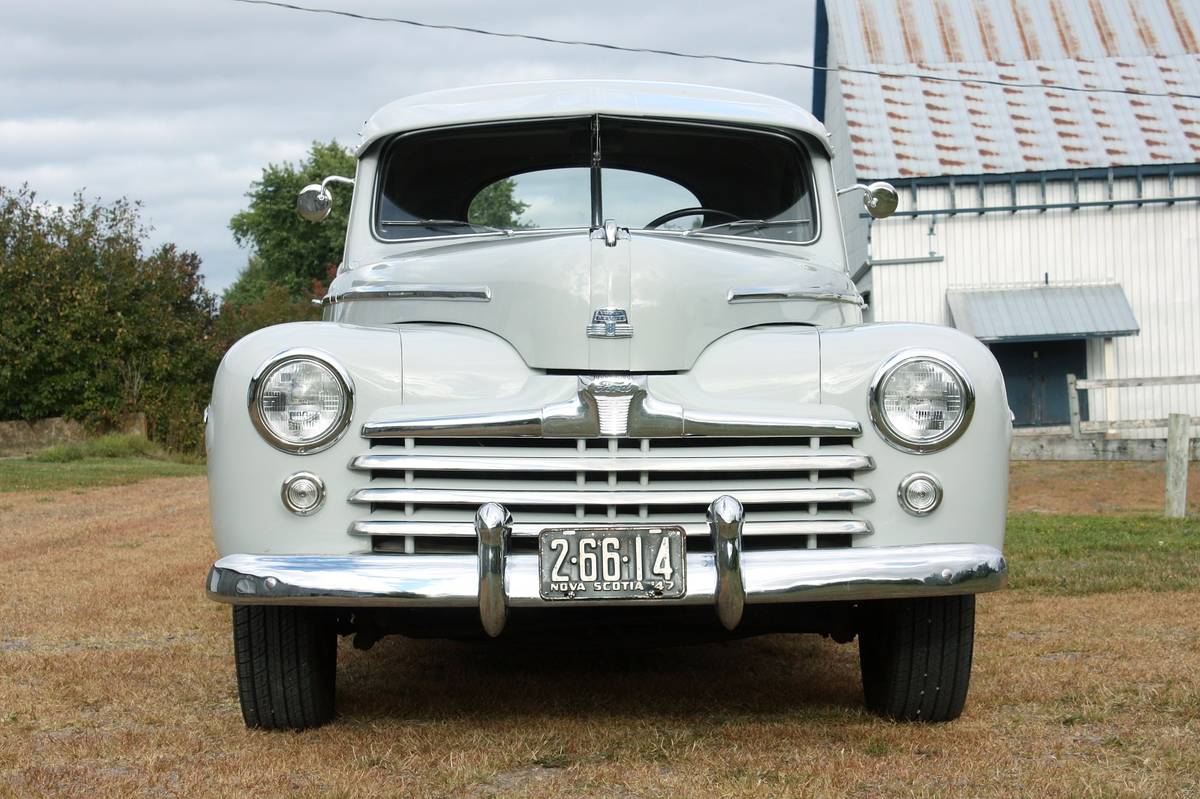 Ford-super-deluxe-coupe-1947-grey-7