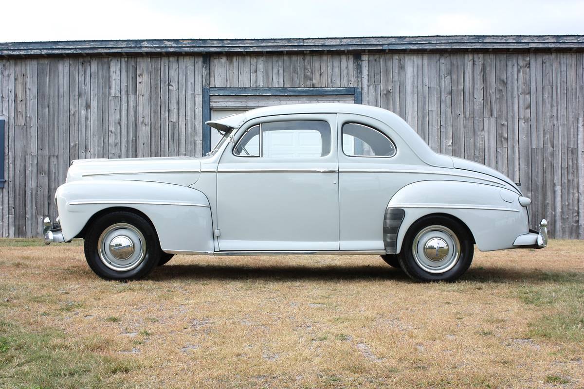Ford-super-deluxe-coupe-1947-grey-8