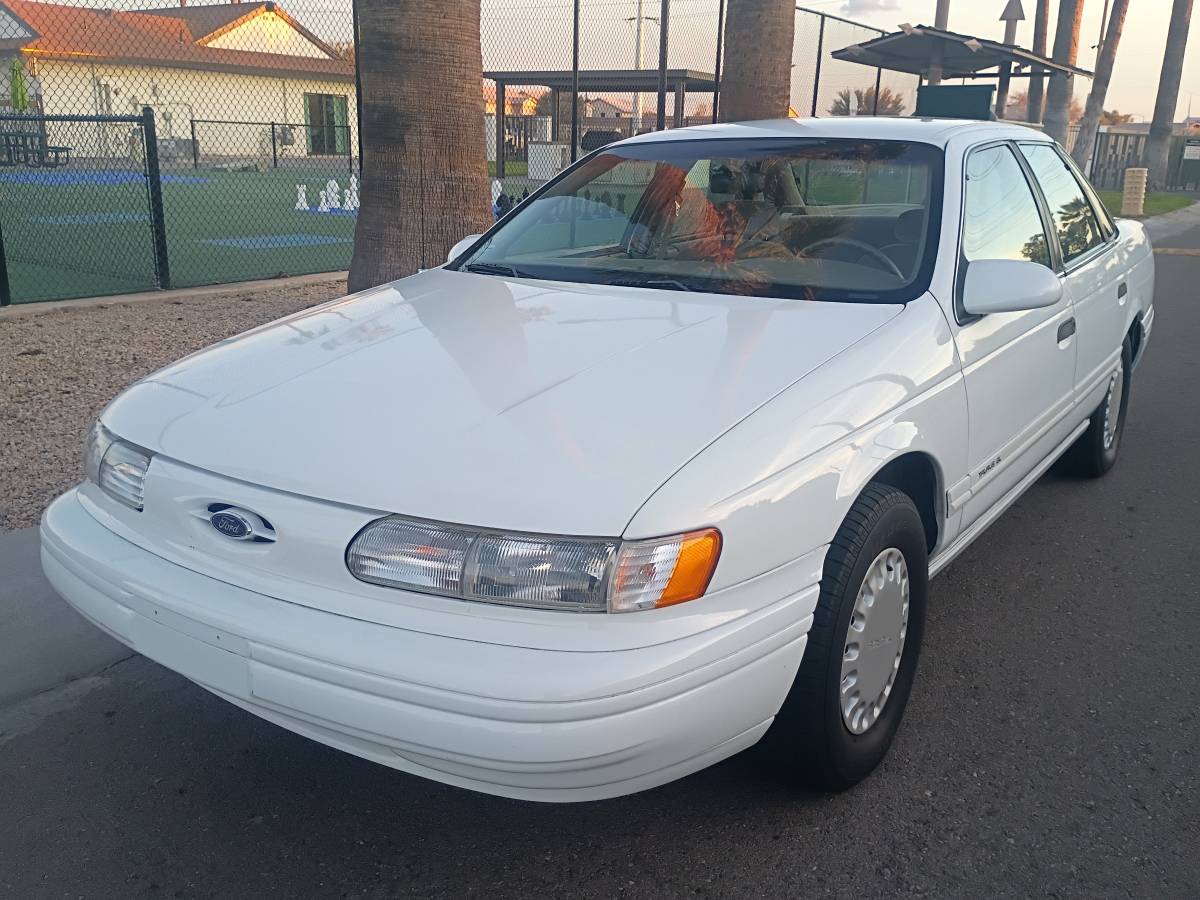 Ford-taurus-1993-3