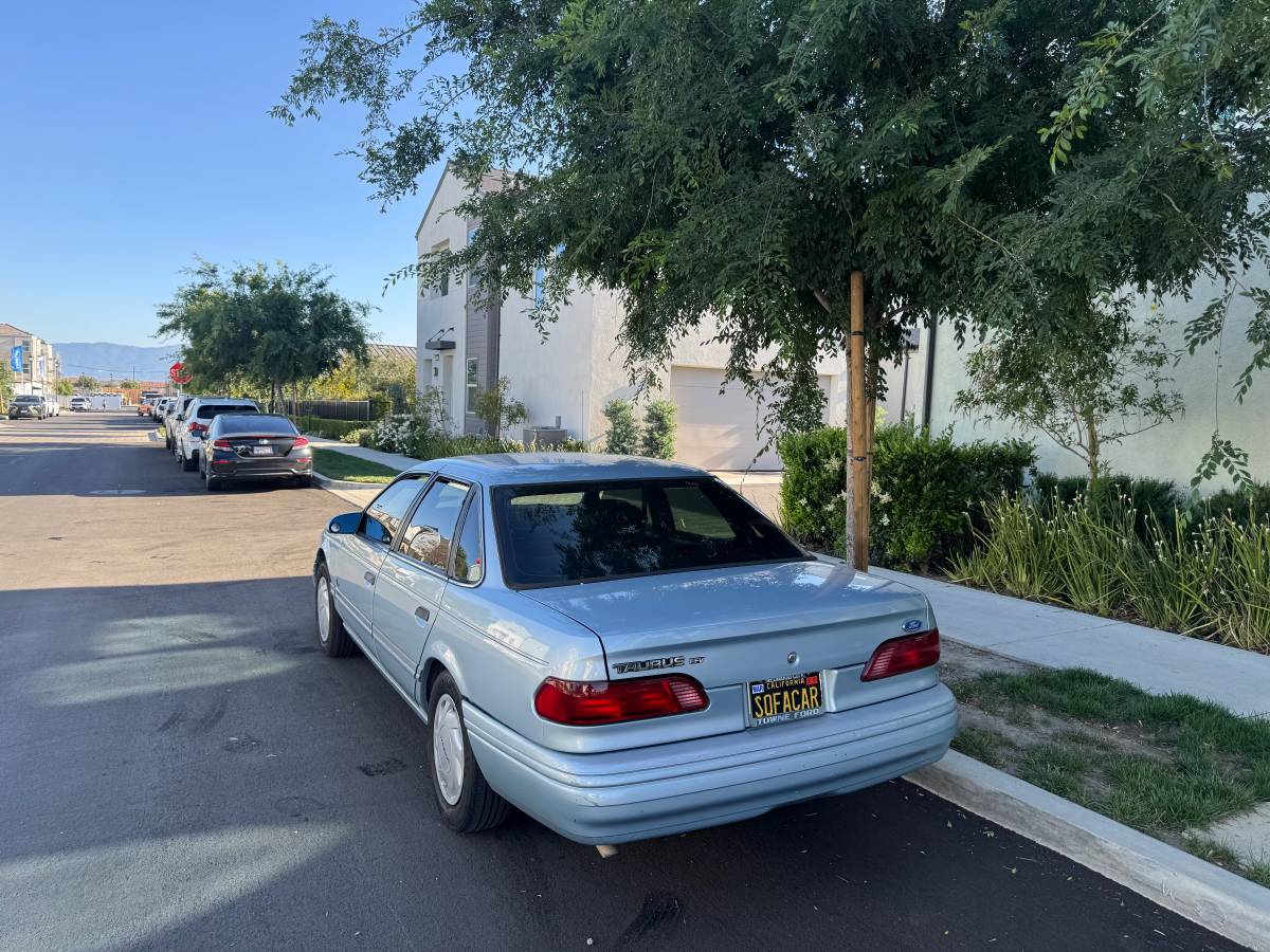 Ford-taurus-1993-blue-2