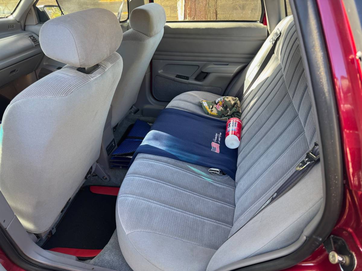 Ford-tempo-gl-1993-red-3