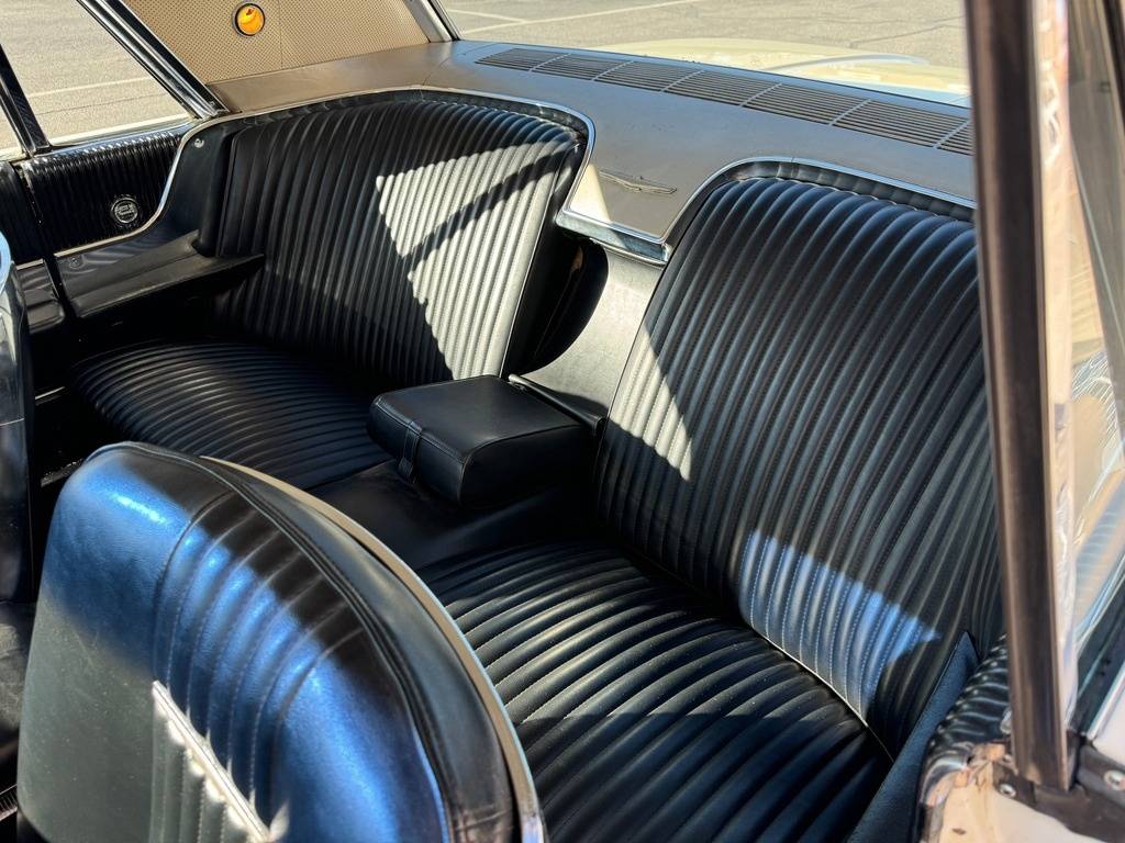 Ford-thunderbird-1964-white-208