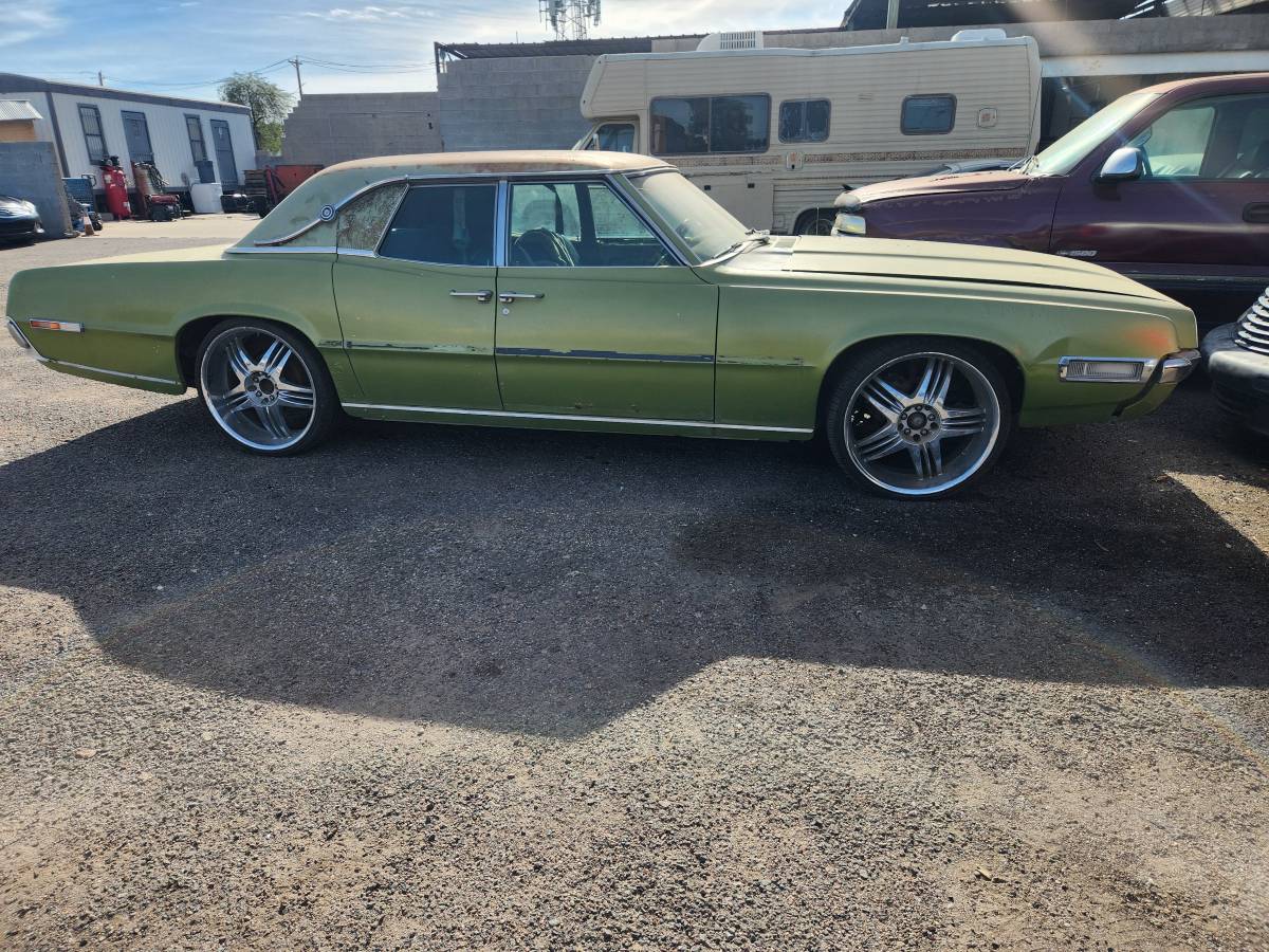 Ford-thunderbird-1968-green-1