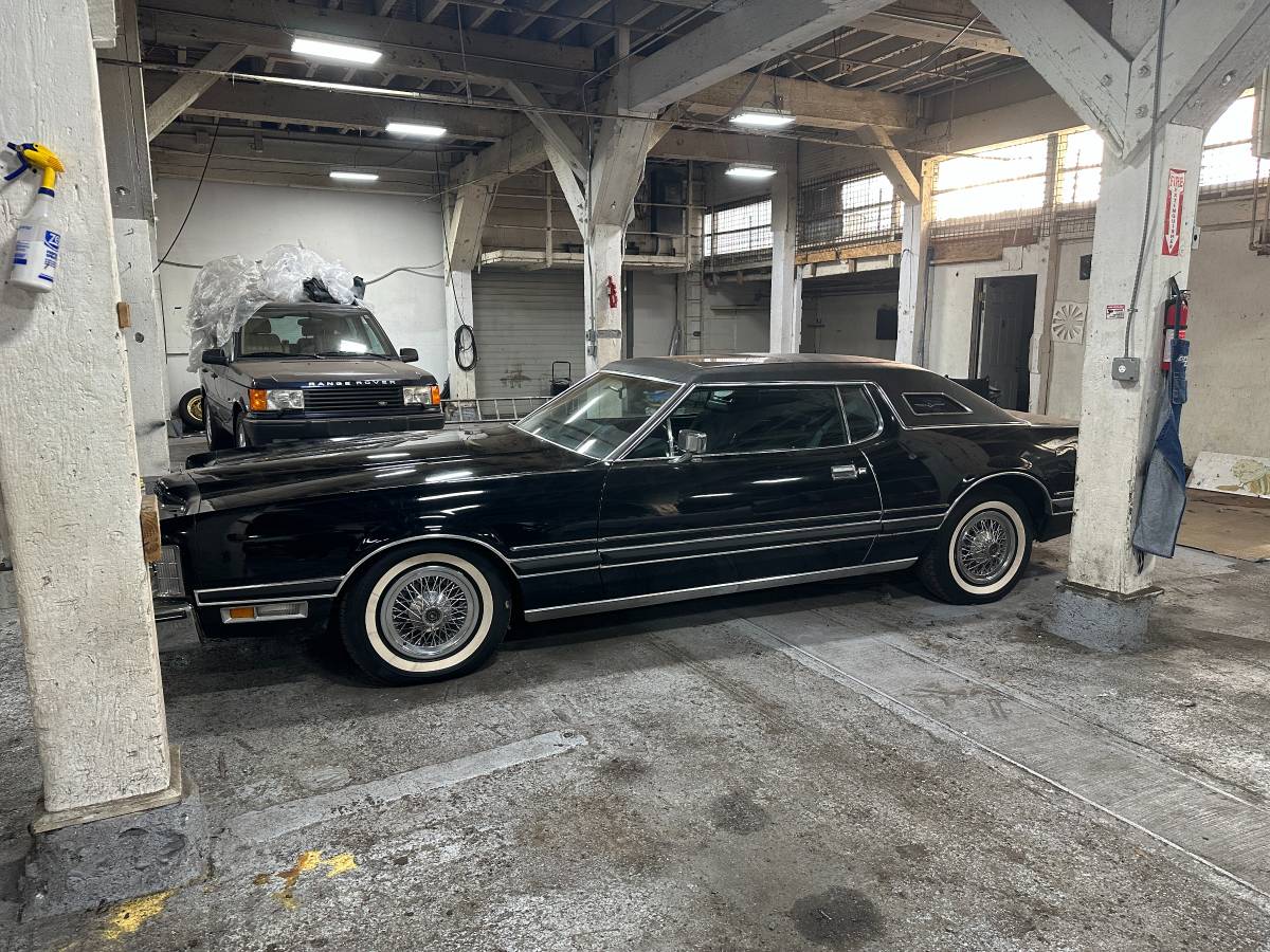 Ford-thunderbird-1976-black-2