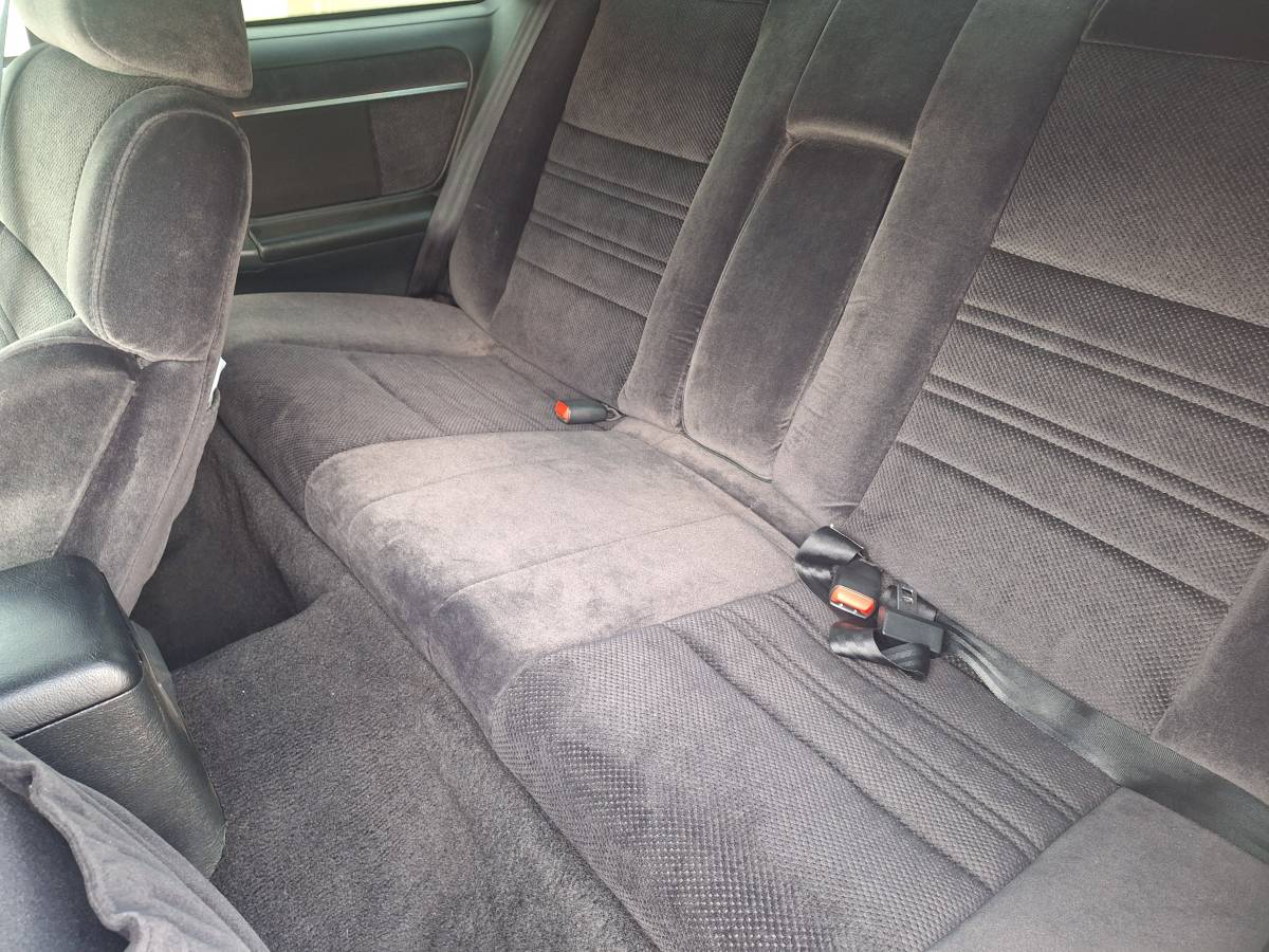 Ford-thunderbird-1990-white-10