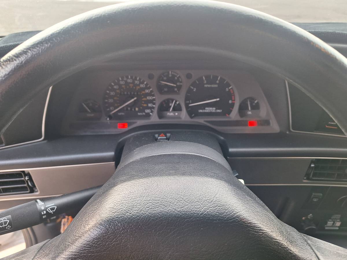 Ford-thunderbird-1990-white-2