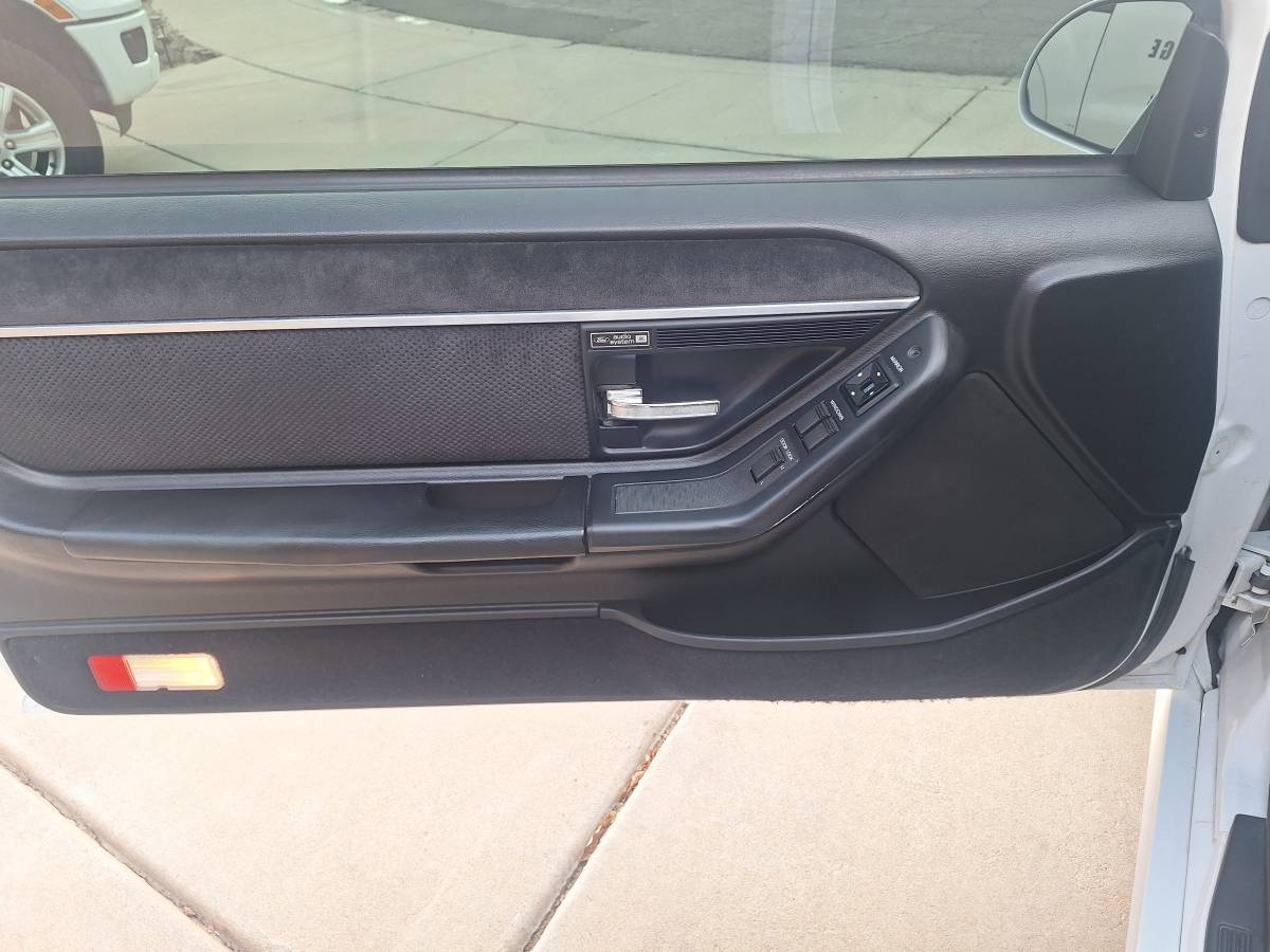 Ford-thunderbird-1990-white-8