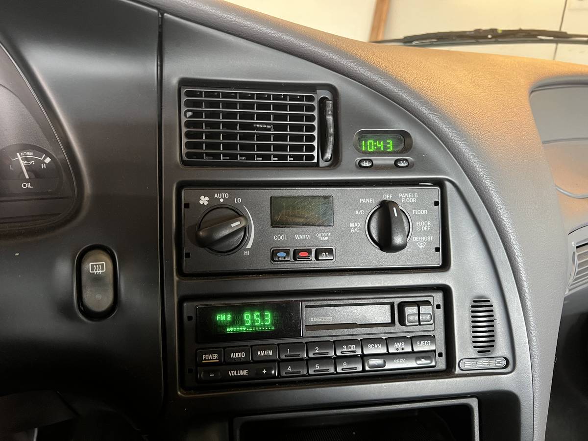 Ford-thunderbird-coupe-1994-white-20