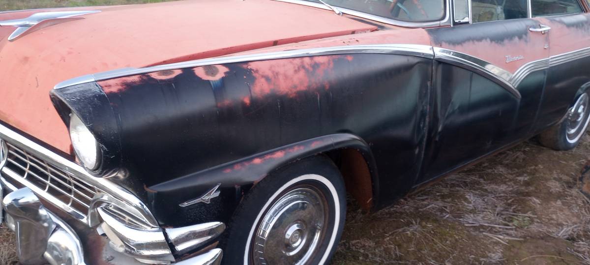 Ford-victoria-1956-black-1