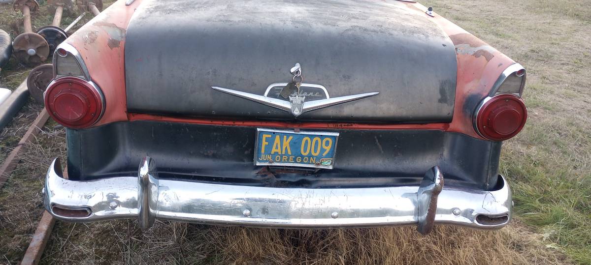 Ford-victoria-1956-black-16