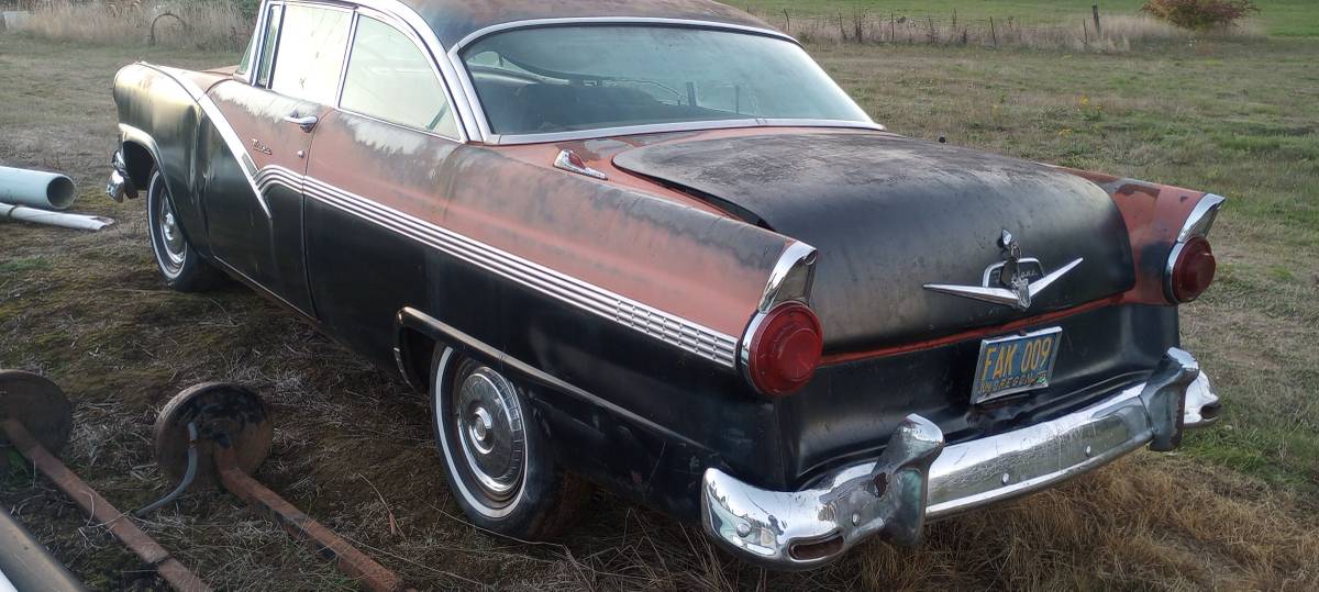 Ford-victoria-1956-black-9