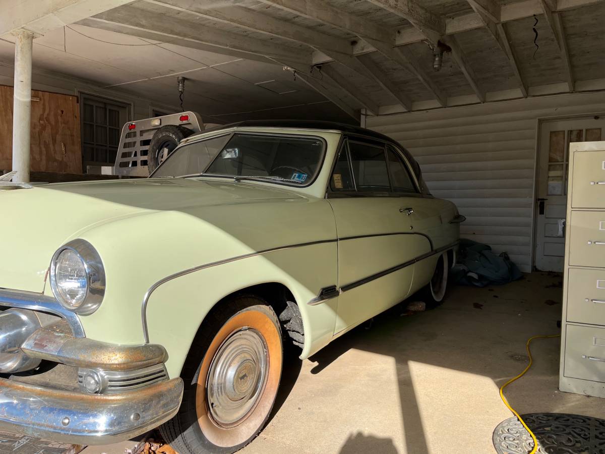 Ford-victoria-coupe-1951-yellow-3