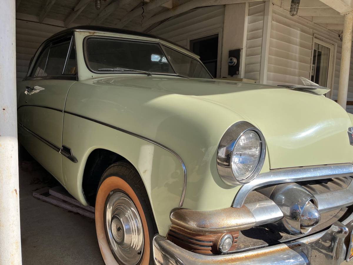 Ford-victoria-coupe-1951-yellow-4