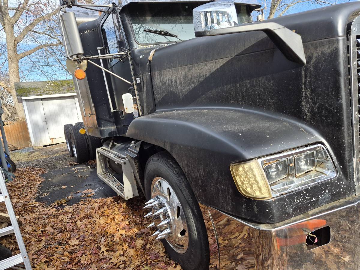 Freightliner-fld120-diesel-1994-black-1