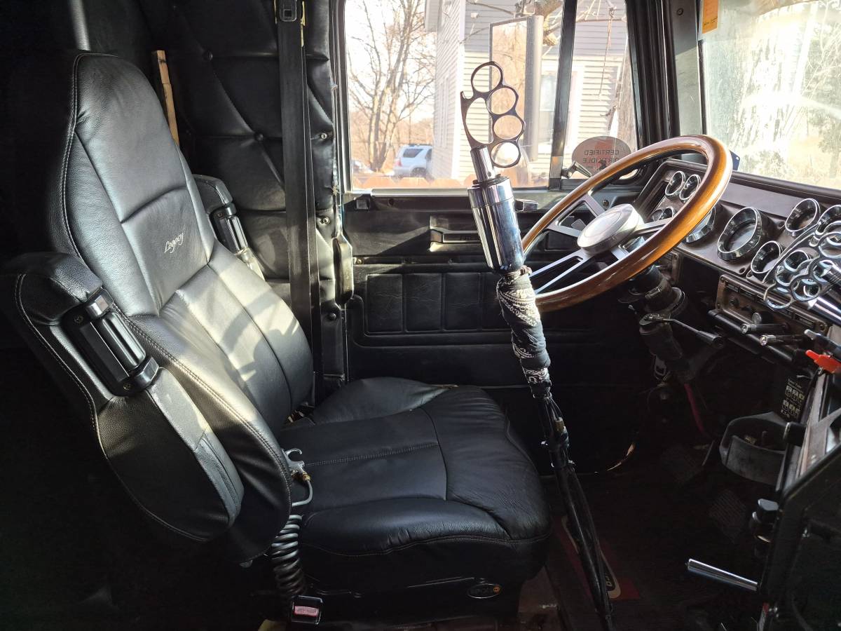 Freightliner-fld120-diesel-1994-black-2