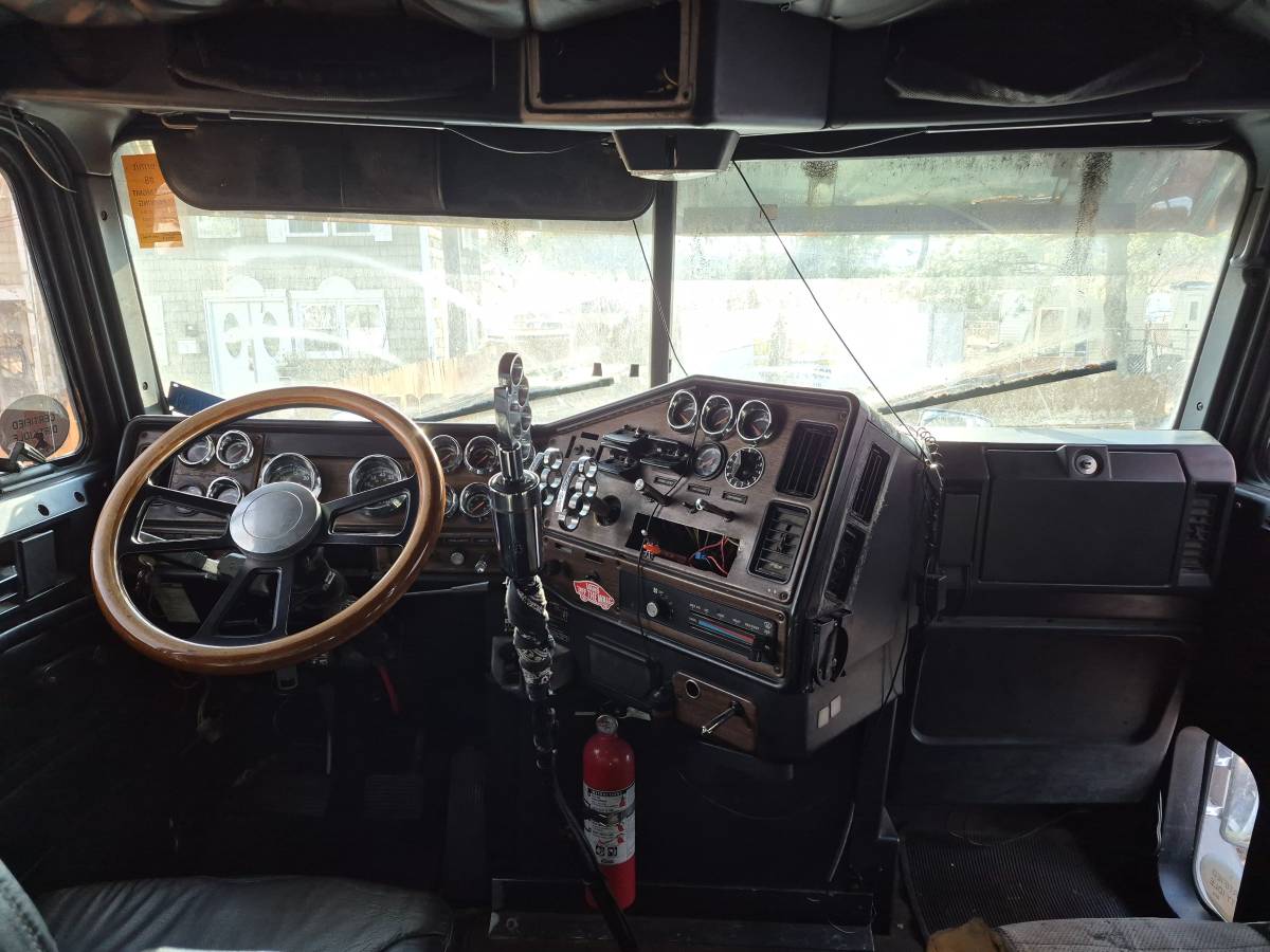 Freightliner-fld120-diesel-1994-black-3