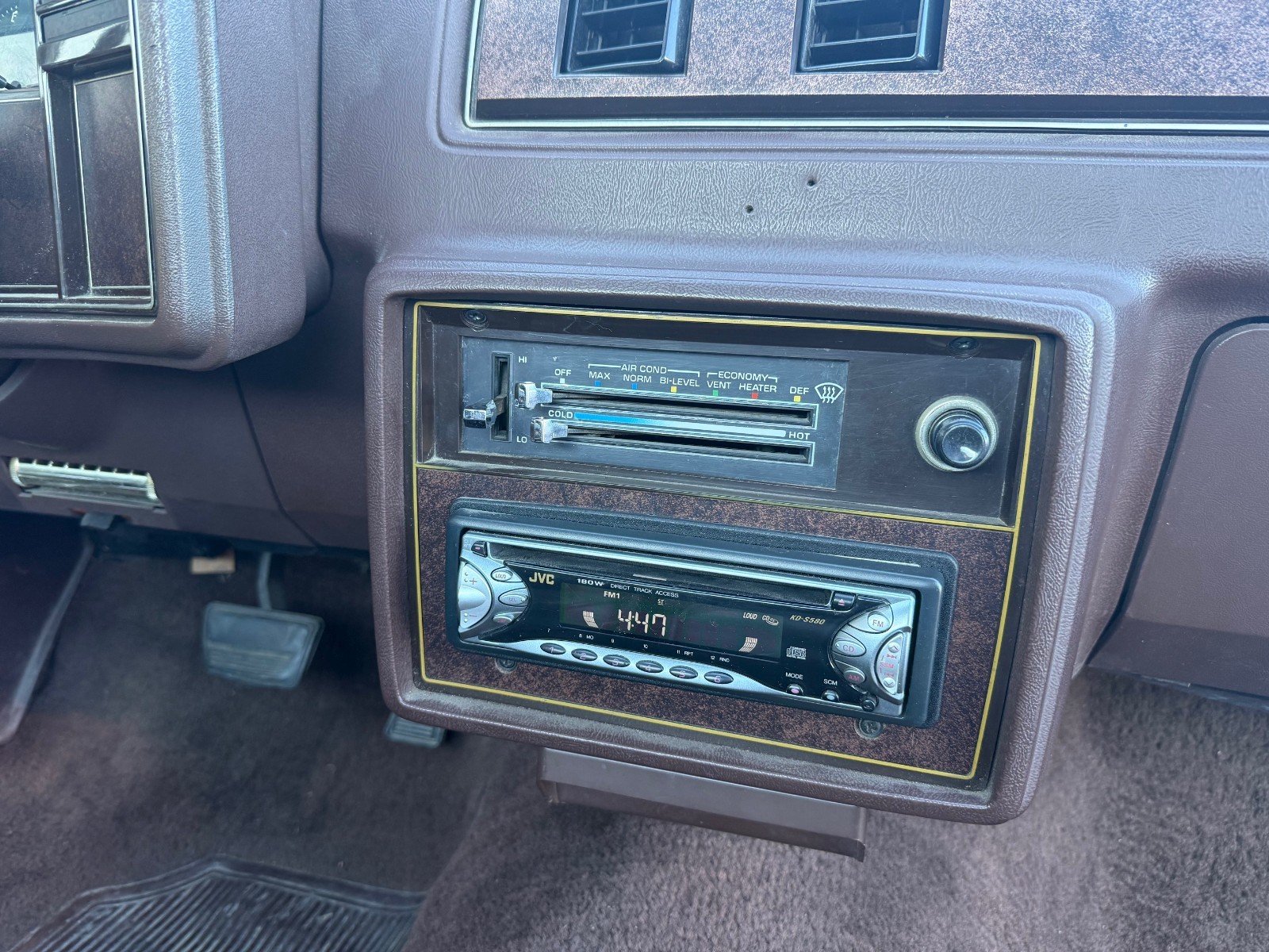 GMC-Caballero-1984-Standard-Cab-Pickup-17