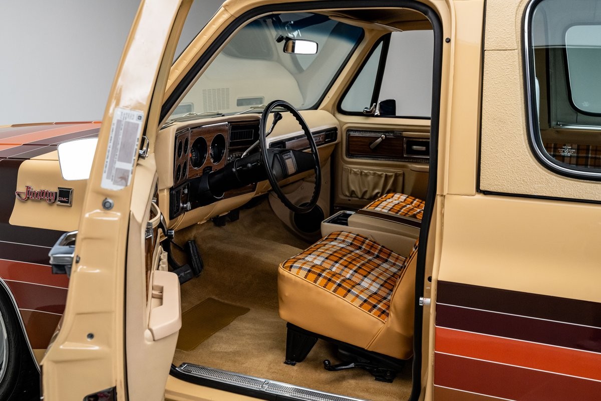 GMC-Jimmy-1979-SUV-2