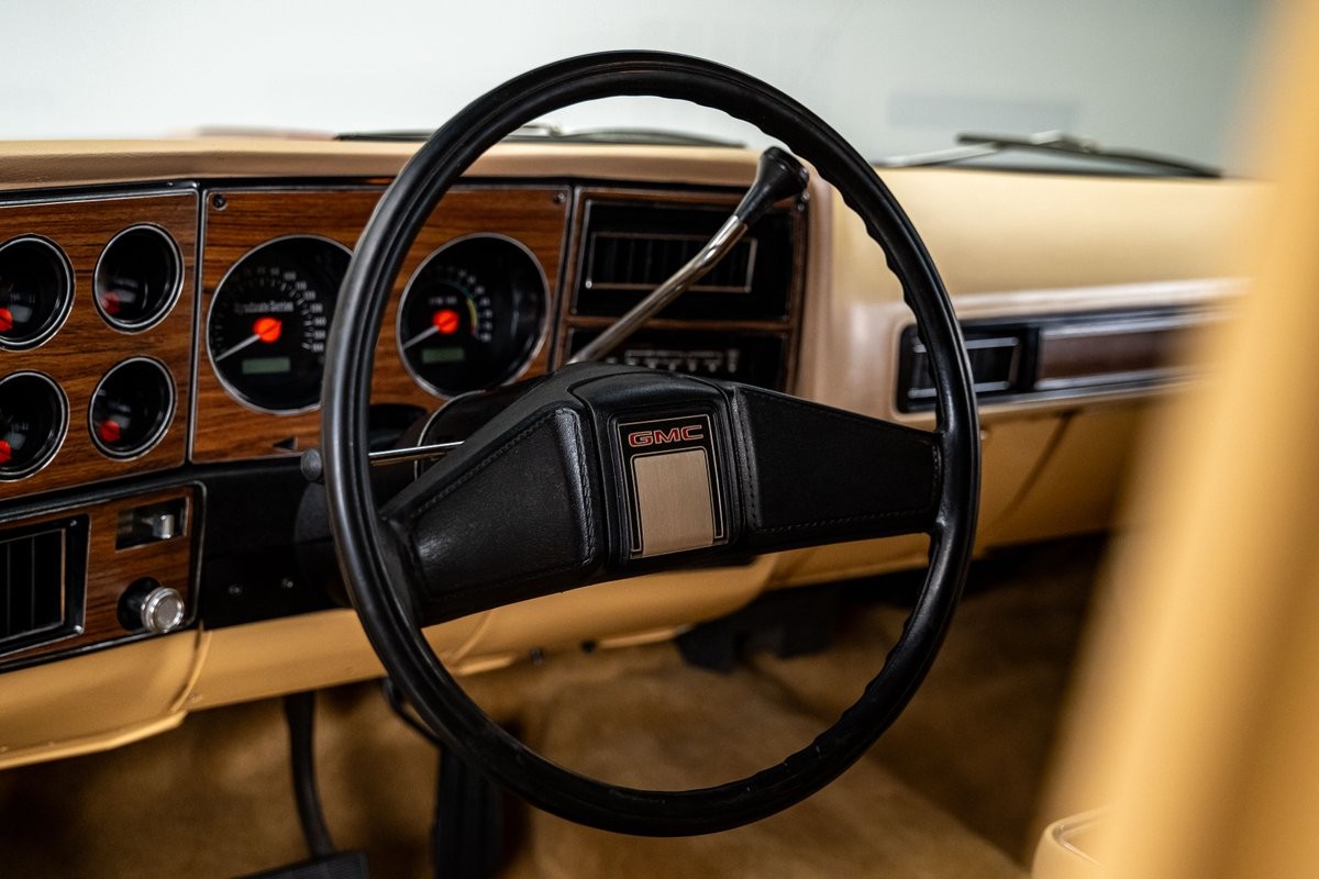 GMC-Jimmy-1979-SUV-3