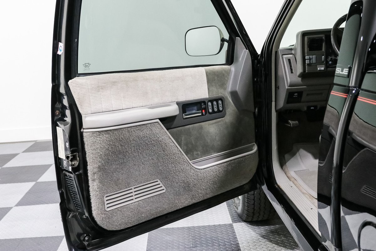 GMC-K1500-1994-Pickup-Truck-11