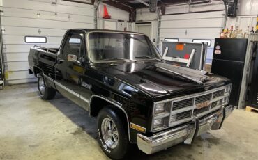 GMC-Sierra-1500-1983-1