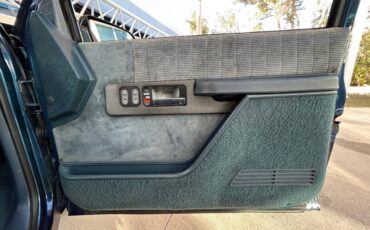 GMC-Sierra-1500-1992-Pickup-Truck-15