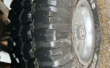 GMC-Suburban-1972-11