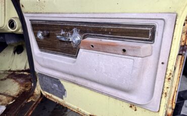 GMC-Suburban-1972-12