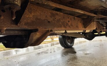 GMC-Suburban-1972-13